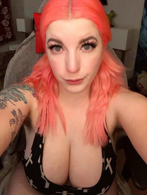 online for a short amount of time! come find me on @StreamateModels before it&rsquo;s too late!   ✨https://t