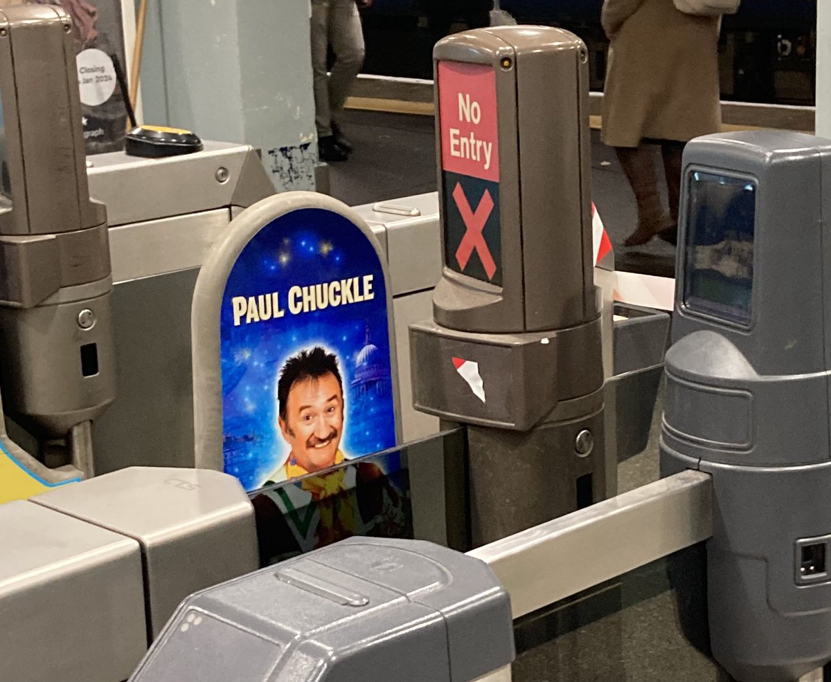 We’re up and running here <a href="/WokingTheatre/">New Victoria Theatre</a> Peter Pan for <a href="/XRoadsPantos/">Crossroads Pantomimes</a> <a href="/MHARRISON_ENT/">Michael Harrison</a> and sailing off to Neverland twice daily! #pantomime #PeterPan