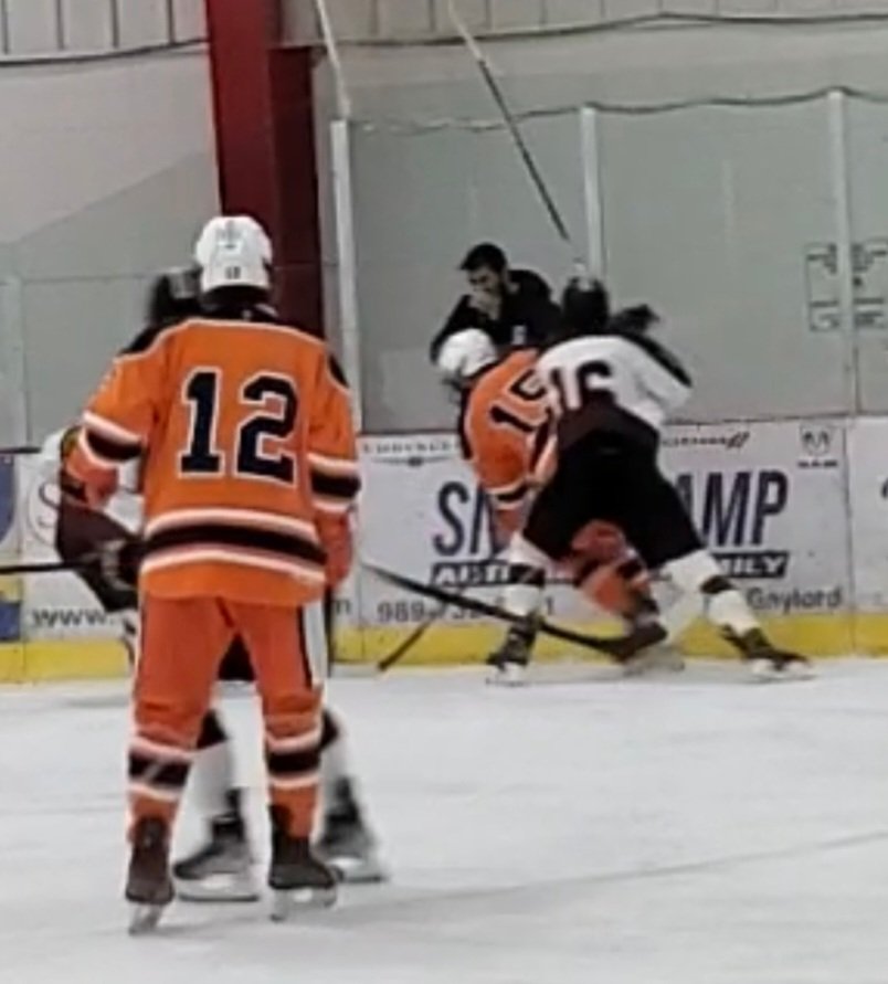 BradCook88's tweet image. A little action from the weekend. Gabriel Richard vs Flint.
#bradcook #gabrielrichardhockey