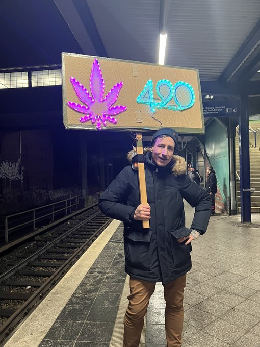 About yesterday&hellip; eigentlich sind noch drei Videos in der Pipeline seit gestern weil der Upload h&auml;ngt<a href="/tag/weedmob"class="tags"><span>#weedmob</span></a>