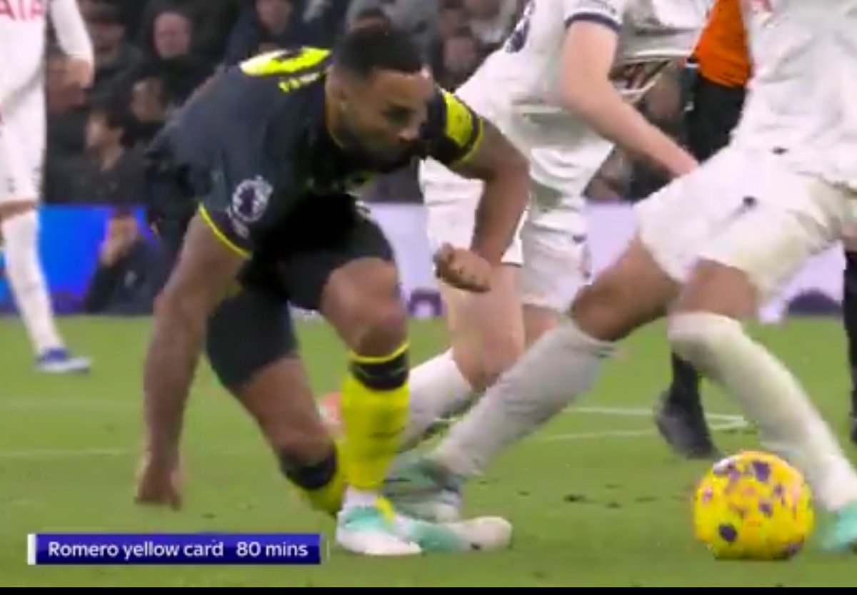 #TOTNEW 
how was this not a red card ?

romero is the dirtiest player in the premier league .