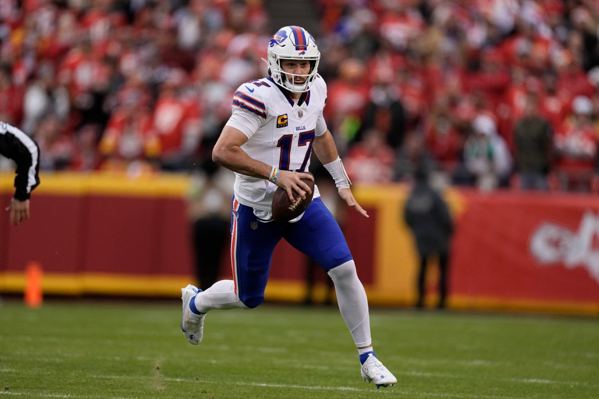 Today marks @JoshAllenQB's 9th game this season with both a pass TD and rush TD. He joins Kyler Murray (2020) as the only QBs in @NFL history with both a pass TD and rush TD in 9 games in a season.