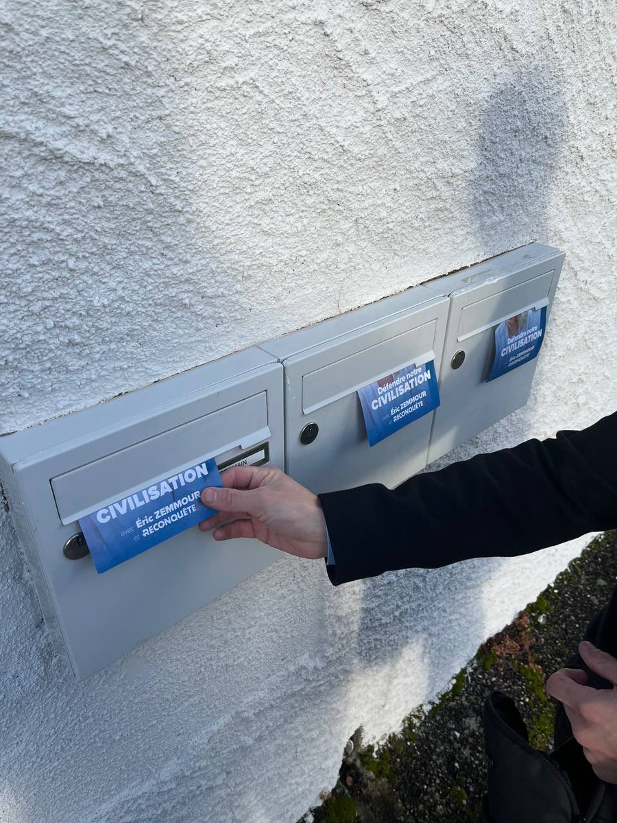 Reconquete63PdD's tweet photo. Ce week-end, nos militants ont investi les rues de Clermont-Ferrand pour faire du boitage. Merci à tous ceux qui se sont joints à nous pour faire entendre notre voix et défendre nos idées. #RECONQUETE #Europeennes2024 https://t.co/D0o58kuvkC