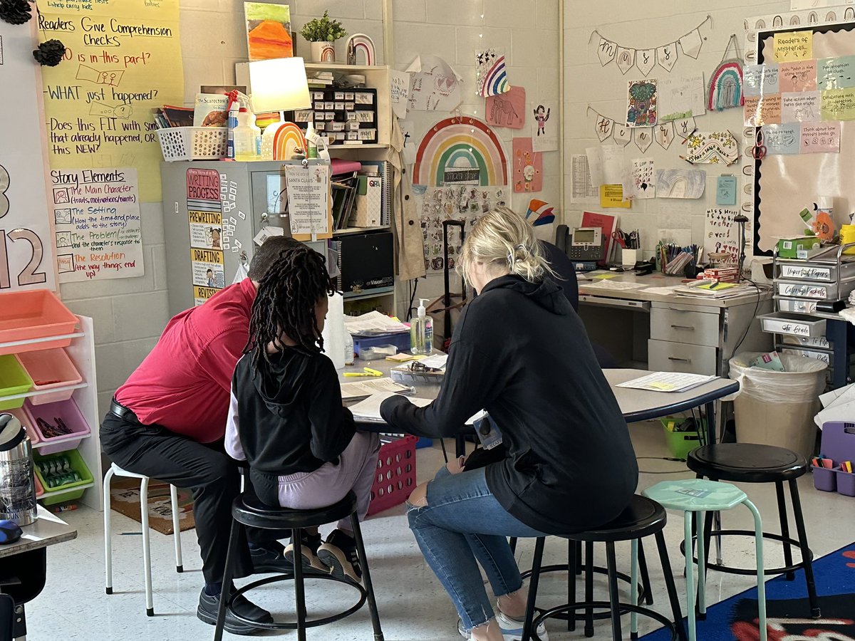 CEStingrays's tweet image. These teachers had a busy week of continued learning around writing and writing small groups! They are dedicated to best practices and ensuring we meet the needs of all Stingrays!  #onehowell #ceproud @JPlotnitskiy  @TeachMueller