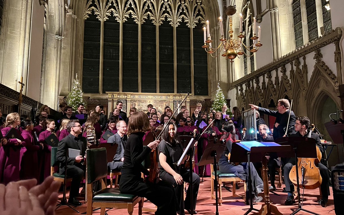 Terrific evening sitting in @MertonChapel for the Oxford premier of @gjackson3’s The Christmas Story with @MertonCollChoir directed as ever by @BenjieNicholas. Inventive, colourful, glorious, it was a majestical musical treat. Really glad to be there!