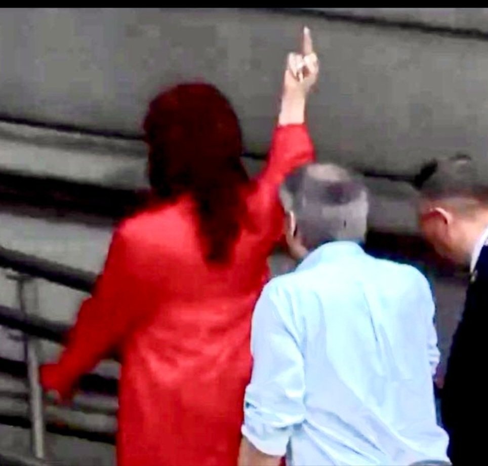 -no te podes enojar por todo
Yo