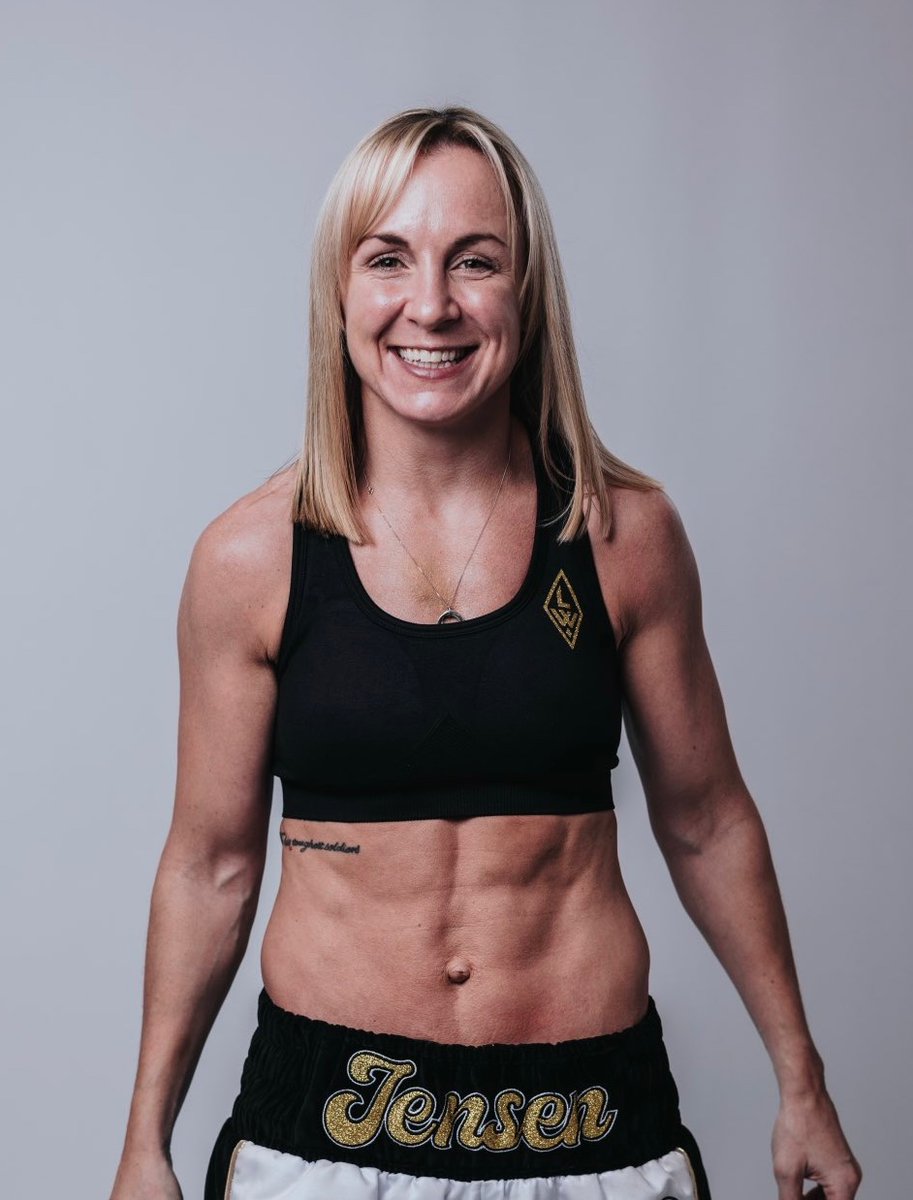 <a href="/LisaWhiteside/">Lisa Whiteside</a> Figure and aura of a champion. Abs of an athlete. 👸🏼👏