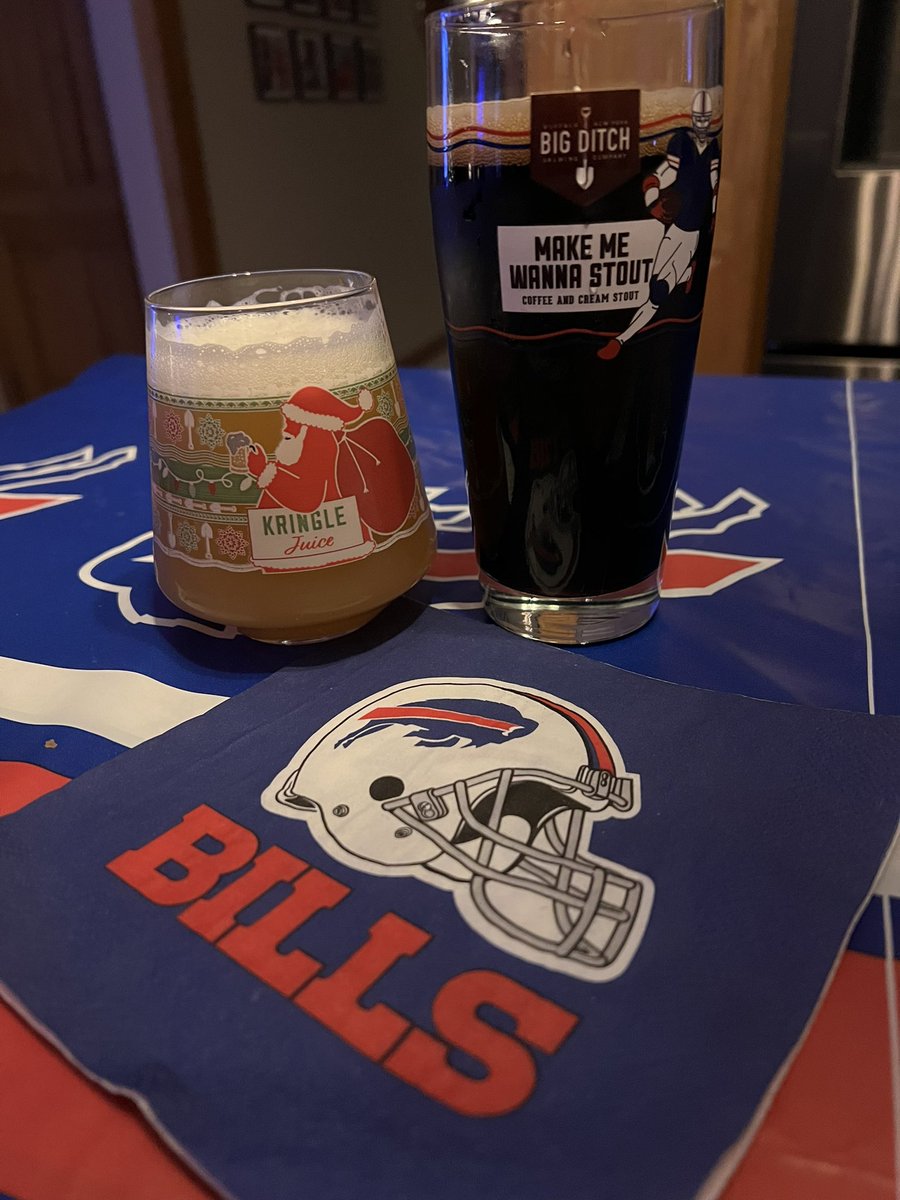 chris_716's tweet image. Some solid #properglassware for today’s game, right @bigditchbrewing? #GoBills #BillsMafia