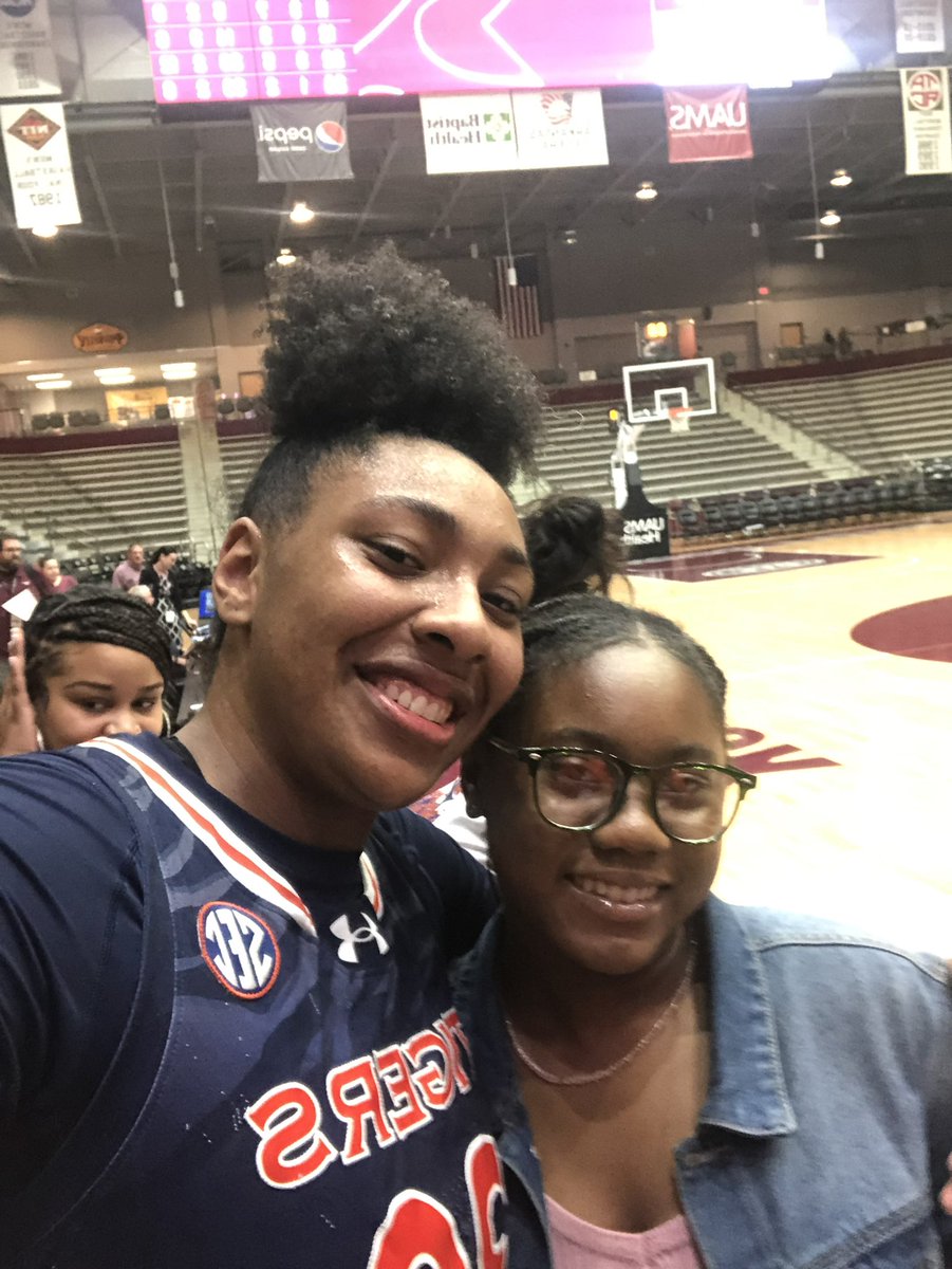 Ky 2028 spent a lot of dayz in the gym training with @savannahscottWC . Now she’s watching her play for @AuburnWBB, this feels surreal. Keep making us proud Sav!!!!