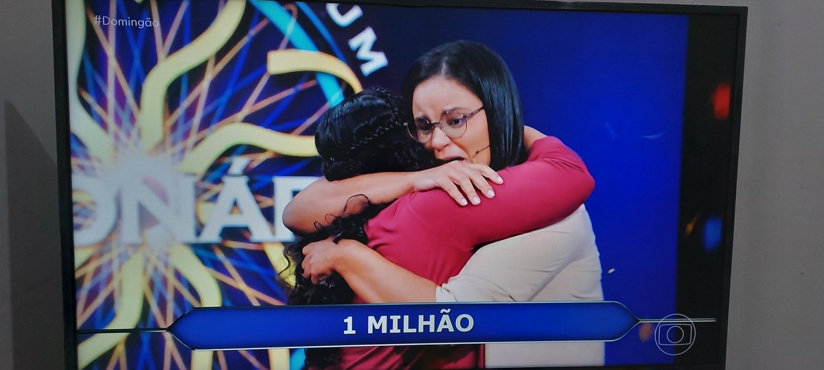 Quem quer ser um milionário; 
Saiu 1 milhão para uma mulher nordestina com uma tremenda história de vida!!