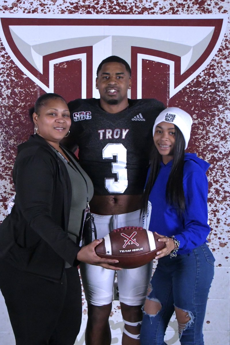 Thanks to <a href="/TroyTrojansFB/">Troy Trojans Football 8x⚔️</a>  for the Official visit ,and having me an my Family This weekend really enjoyed it🔴⚫️