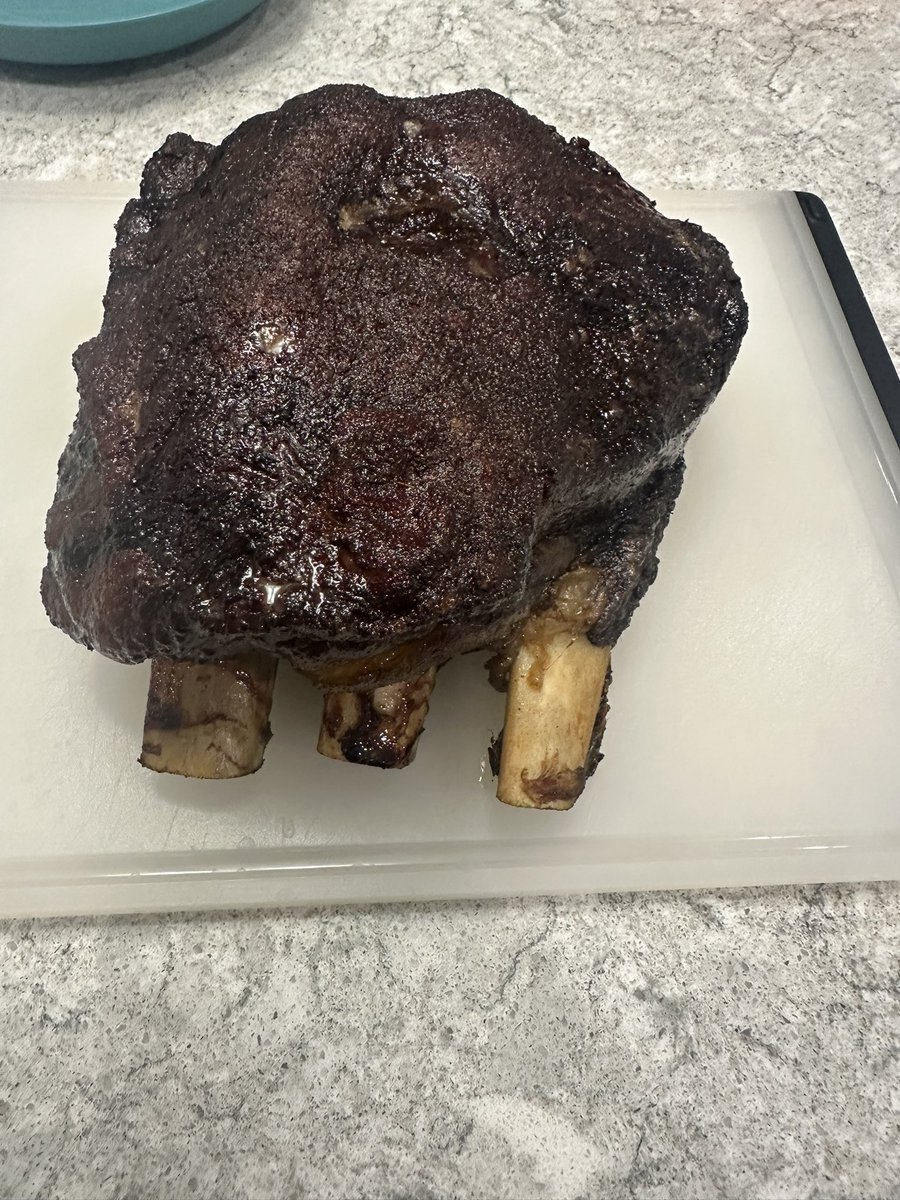 POCtoPROD's tweet photo. Ladies and gentlemen this week for #hbarbeque is a really good one. Beef plate ribs (AKA Dino Ribs), with copycat Texas Roadhouse rolls, and microwave mashed potatoes! Thanks @nomansinternet and @WildForkFoods!!!
#hbar #communityCooks #hbarbarians https://t.co/Kri9SFowc4