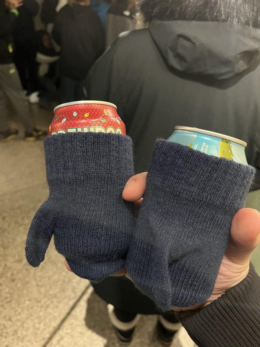 Get beer while at the zoo but don’t have coozies?! Just use your kids mittens he refuses to wear! 

#ParentHack