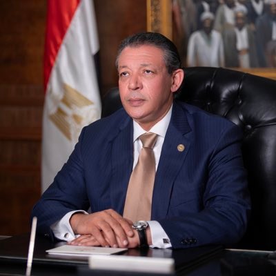 تحيه وتقدير للدكتور حازم عمر لاحترامه عقل وفكر المواطن المصري وقدم رؤية استراتيجيه للتحديات القوميه.
#حازم_عمر