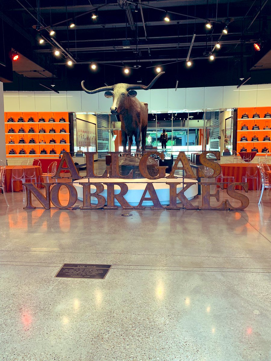 ParlinHall's tweet image. 300 new followers in a day! I was finally able to follow all of y’all back. This follow train is awesome. Appreciate y’all!!! 

#NoLonghornfanUnder1k #HookEm

🤘🤘🤘