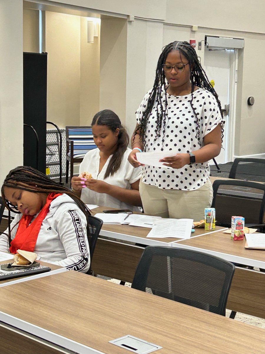 macdstalumnae's tweet image. In Session #4 of the Delta Academy &amp;amp; GEMS program on December 9th, participants acknowledged their civic responsibility to their affiliated communities. #CivicResponsibility #DeltaAcademy #DeltaGEMS