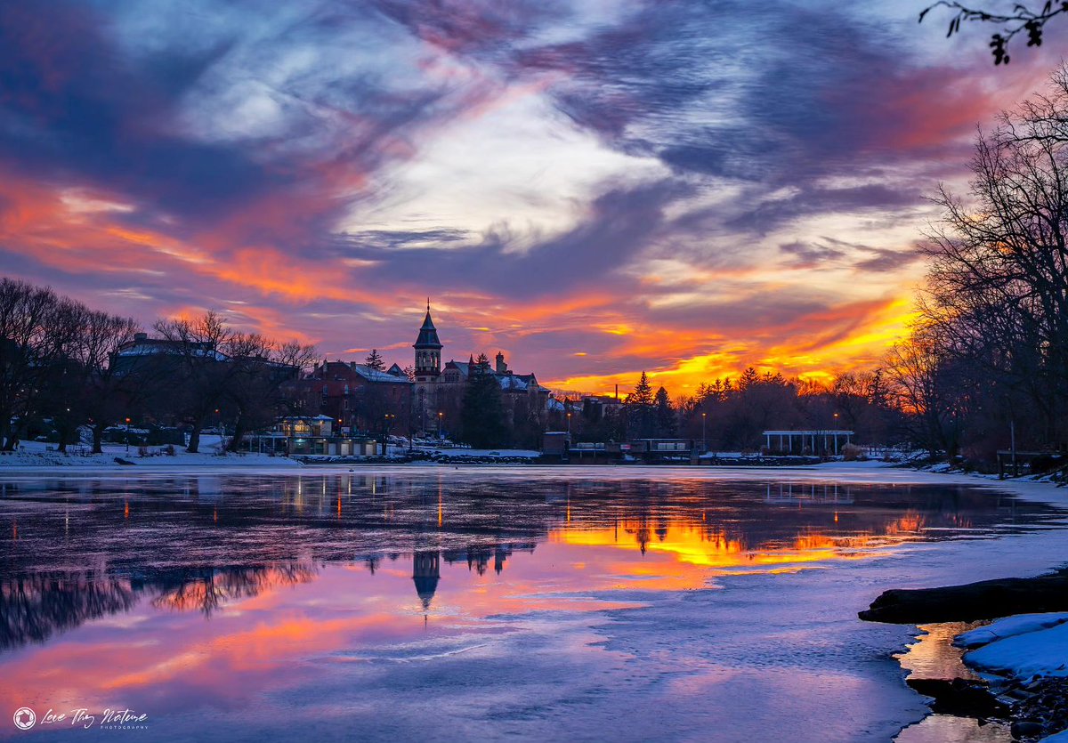 We're just in awe with this incredible photo and this incredible city 🤩🥰 #LoveStratford 

📸: © Chris Arthurs Photography⁠