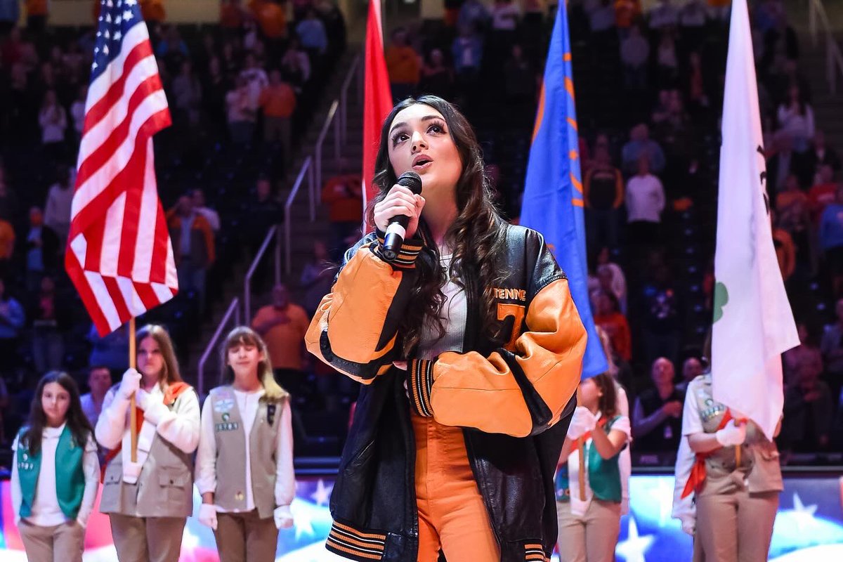 Thompson Bowling you were a dream to sing for! Thank you for having me @Vol_Sports and @FoodCityCenter 🧡🤍