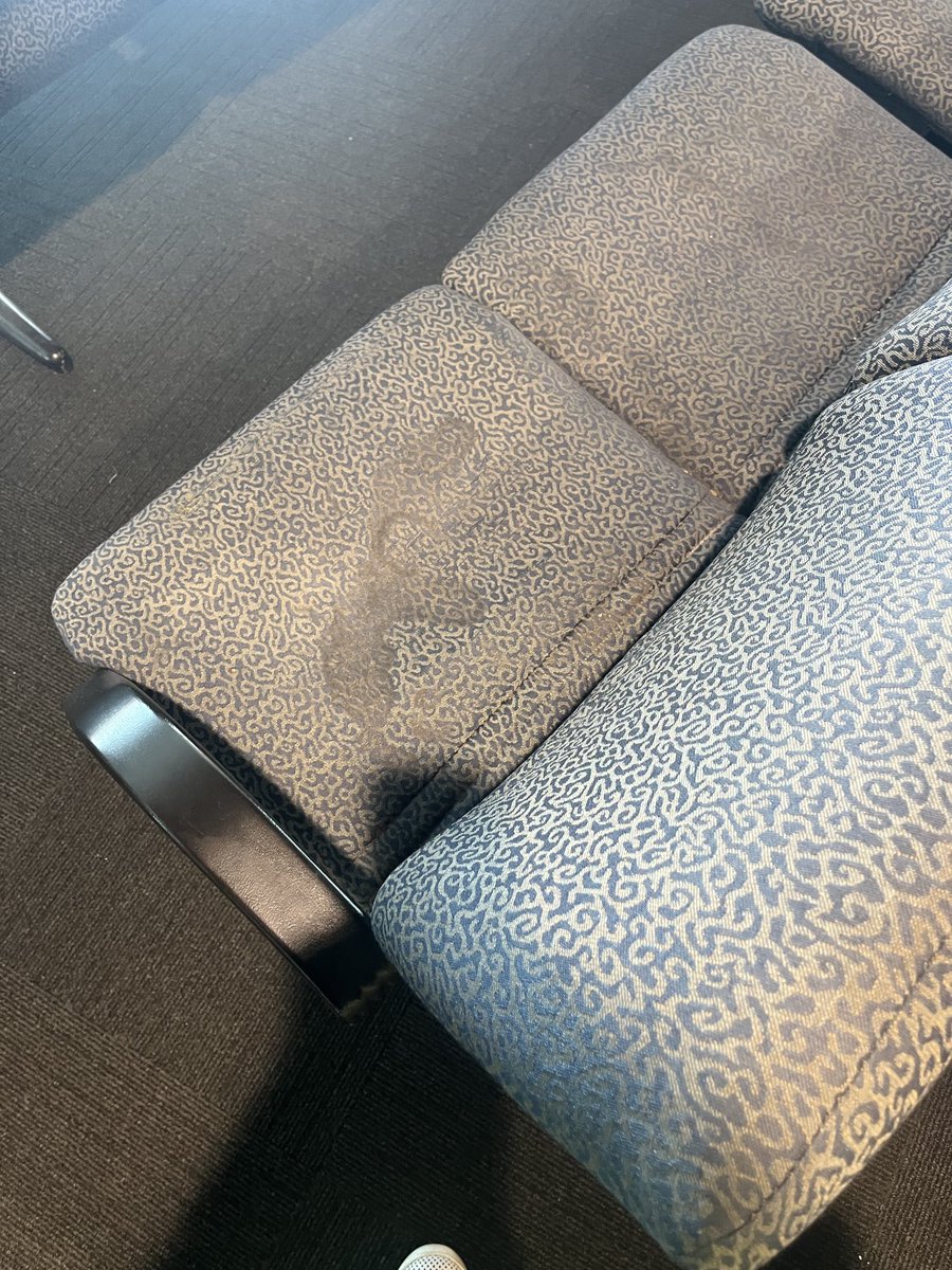 According to its annual report Brisbane Airport corporation says : “FY23 resulted in an operating profit of $254.6 million”. These are the seats outside gate 20. All the seats look like this.