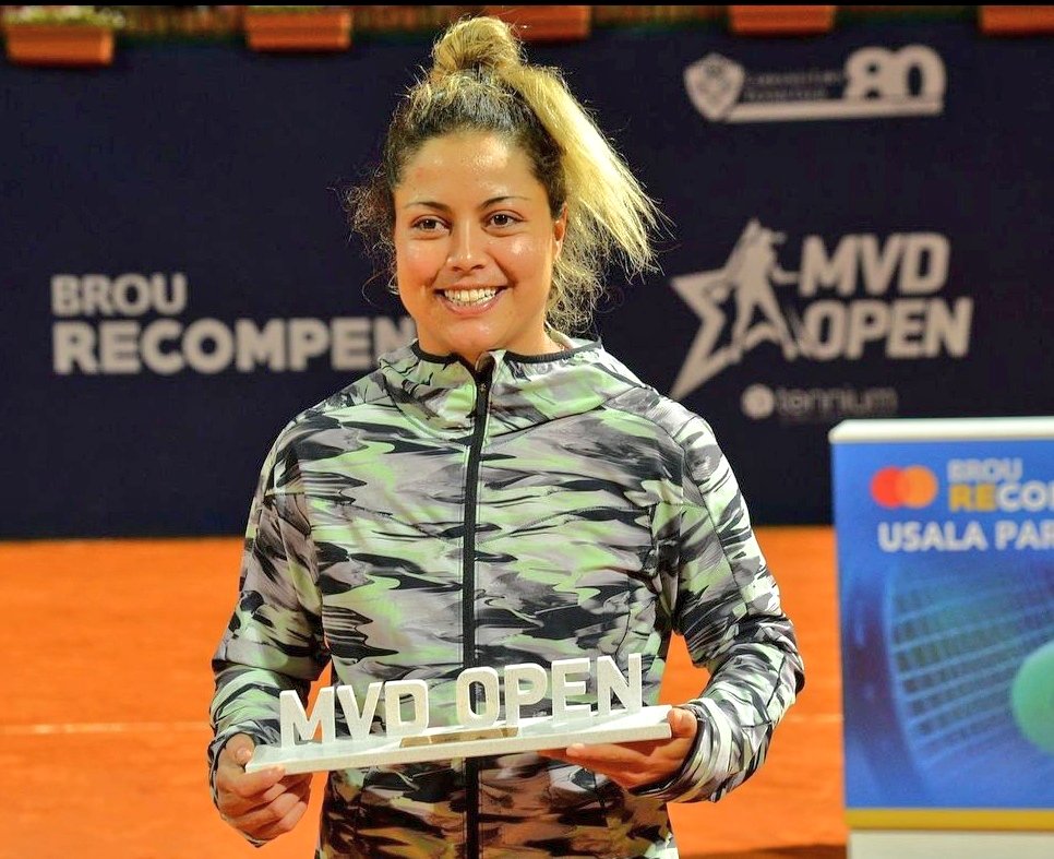 ¡Campeona del Abierto de Uruguay 🏆🇺🇾! La olímpica mexicana 🇲🇽 Renata Zarazua, gana el WTA 125 de Montevideo 🇺🇾🎾. Renata se convierte en la primera mexicana en ganar un título en singles de la WTA 🏆👏😁 @RenataZarazuaOf