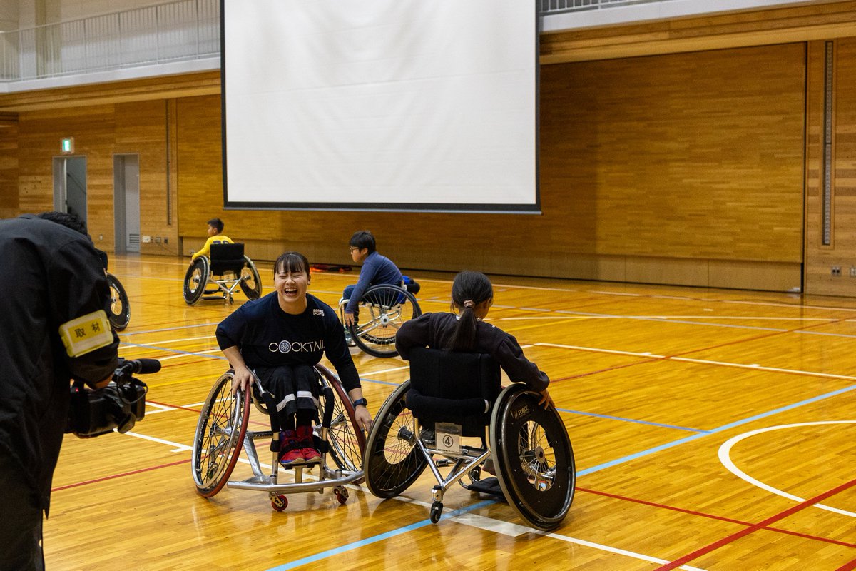 今出川キャンパスで、本学後援イベント「車いすバスケットボールを楽しもう！パラスポーツの視点から考えるSDGs」を実施🏀✨
本学人間生活学科卒業生で、東京2020パラリンピック代表選手の柳本あまね選手による講演や、車いすバスケットボールの実演・体験会が行われました👏

#同志社女子大学