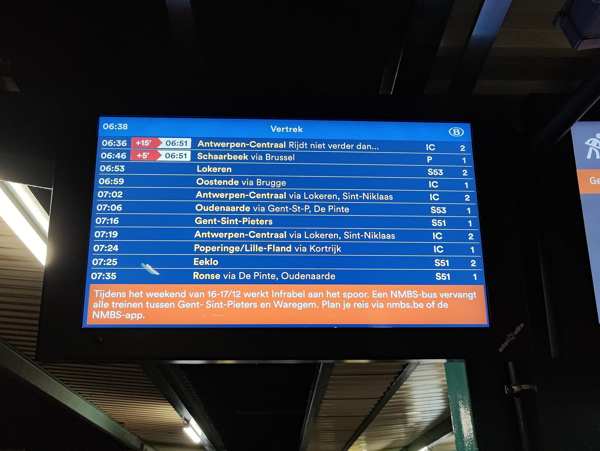 Eerste dag dat de Dampoortexpress een uur vroeger rijdt en al 5 minuten vertraging...
 Maar 5 minuten vertraging valt nog binnen de marge zeker? #fail #nmbs