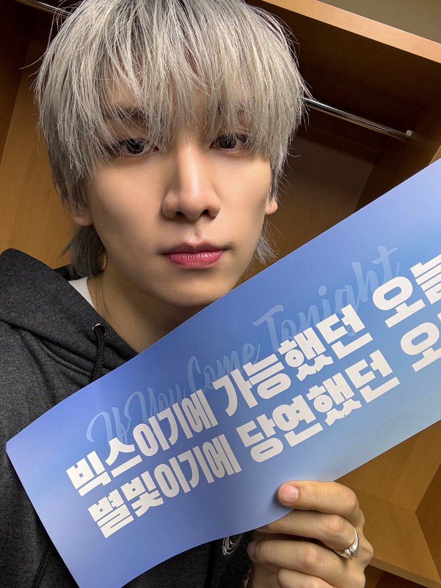 HSangHyuk's tweet photo. 보고싶군💙 https://t.co/Y8HB0UCEAw