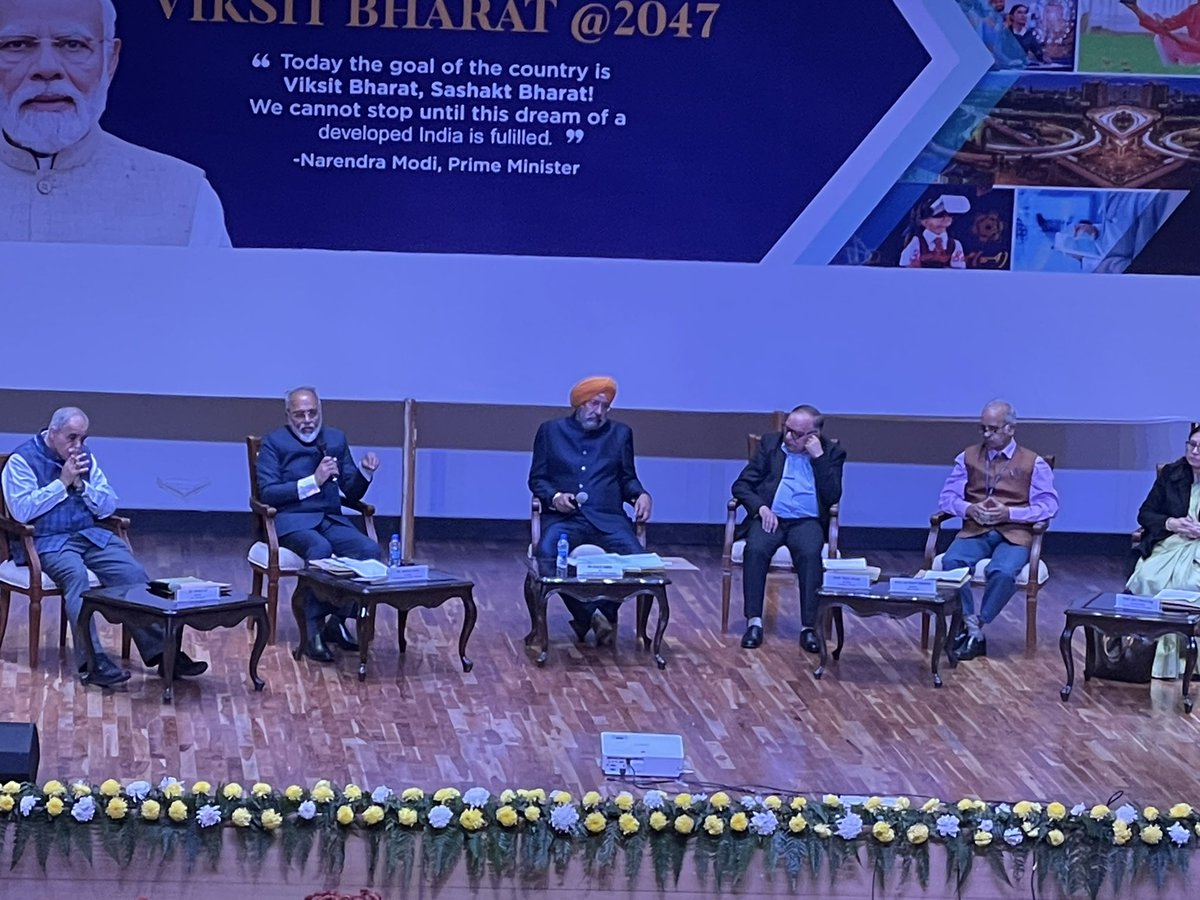Panel Discussion begins amongst the finest academicians of the region during the Viksit Bharat@2047 program at Punjab Raj Bhawan #ViksitBharatSanklapYatra @HSVB2047 @PIBChandigarh
