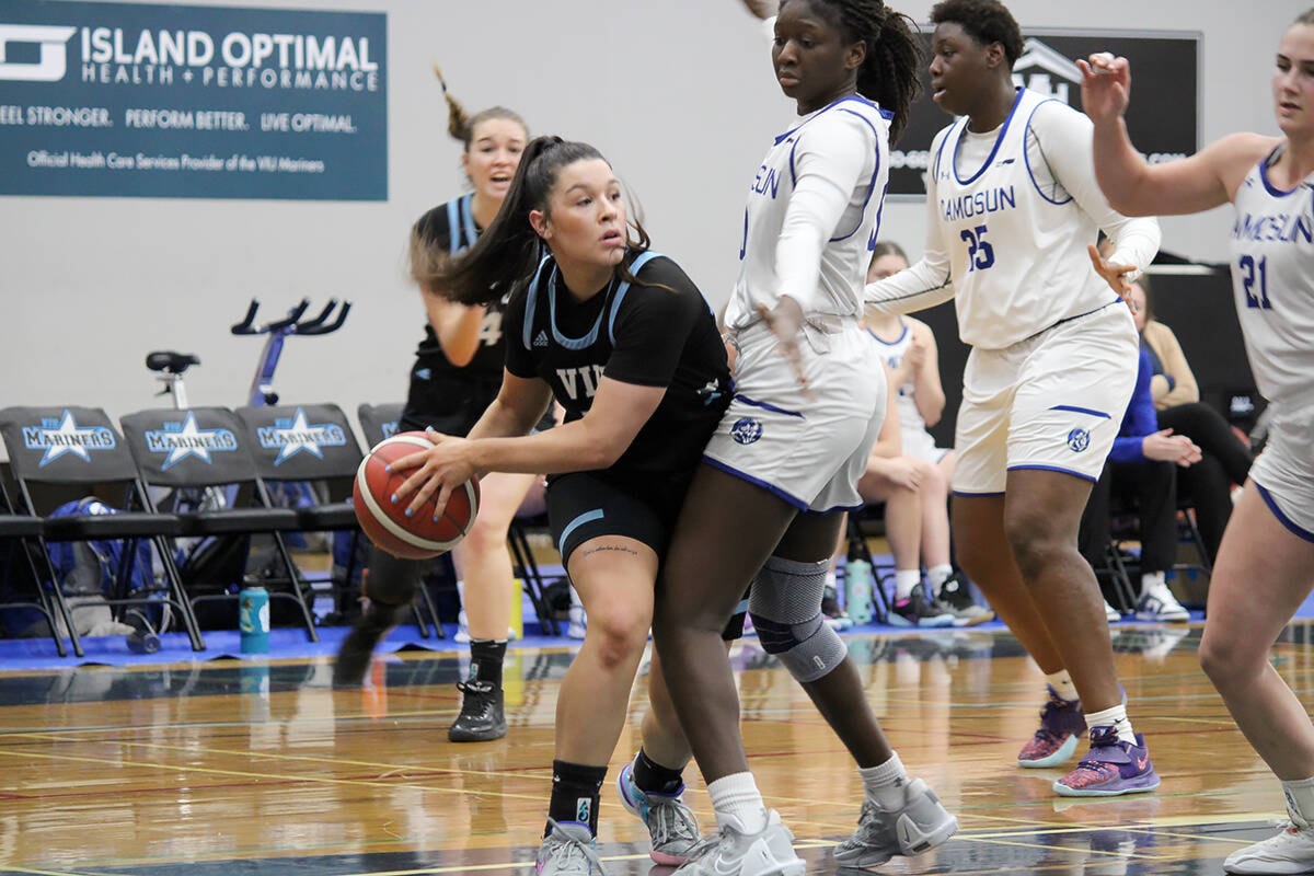 VIU basketball teams finish fall in first place dlvr.it/Szz68L