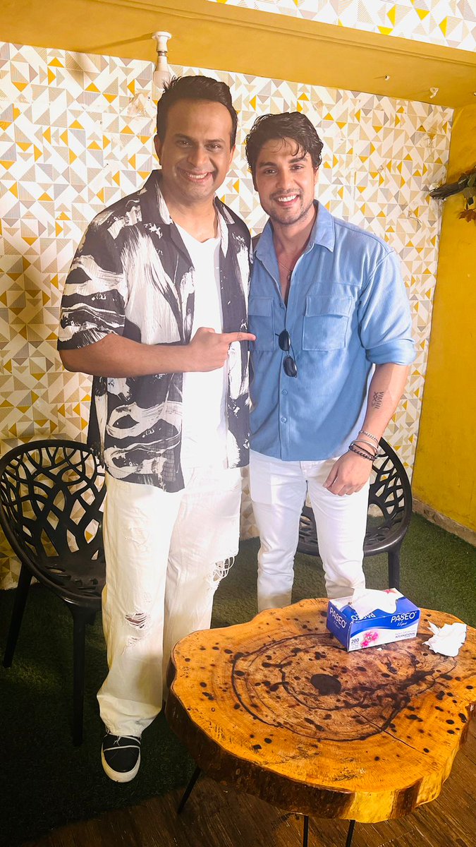 In an exclusive interview with me, #AnkitGupta talks about his initial days in the entertainment industry and why he left Mumbai after Balika Vadhu. 

Ankit talks about his relationship with #PriyankaChoudhary and says that he isn't her boyfriend. But is it a lie?

Ankit also