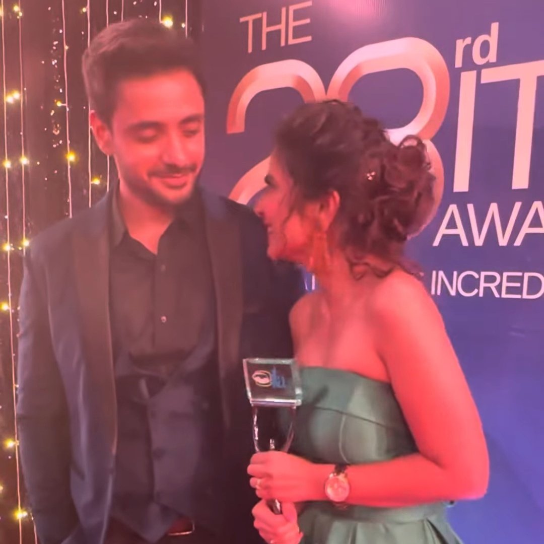 shaamgulabii's tweet image. pov: #kaviaan after katha wins best architect of the year award 🥹❤

#kathaankahee