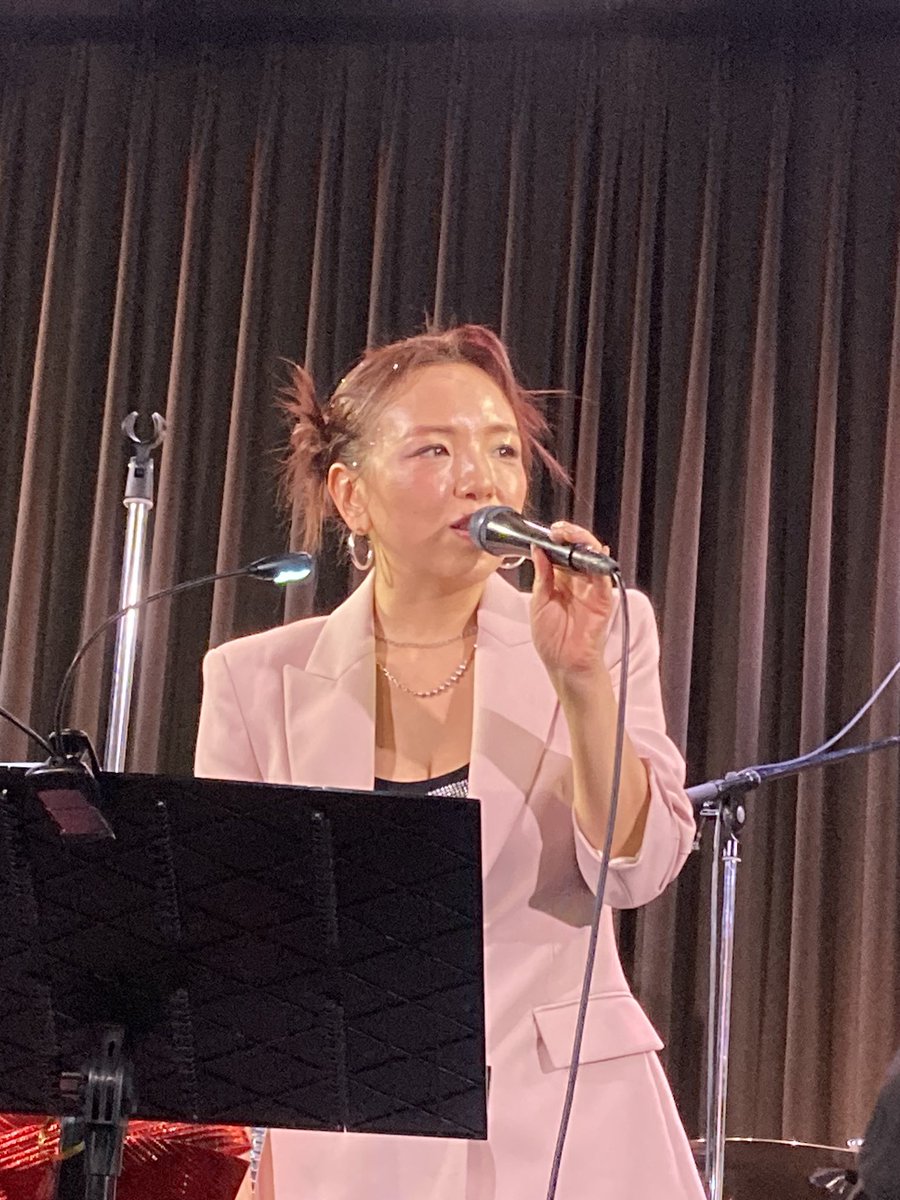 ecg566's tweet image. 12月8日 Hiromi Chrismas Live 2023 #LaDonna_HARAJYUKU
毎年恒例のクリスマスライブに今年も行けて良かった。宏実さんの衣装とヘアスタイルカッコよかったです。12月22日の新曲も楽しみにしてます。
#宏実 @hiromisrainbow 
#JAYED @_JAYED_official 
#Linus @Linus_Message