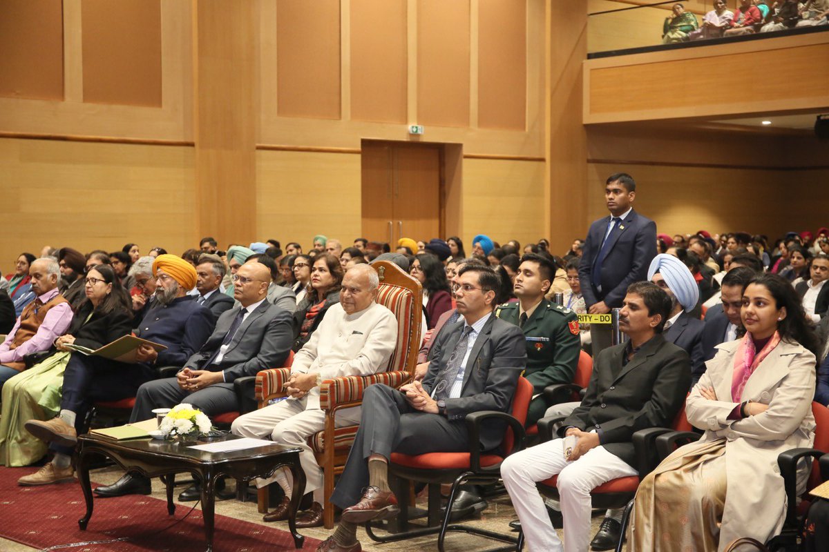 Sh. Banwarilal Purohit, Administrator Chandigarh and Governor of Punjab during the virtual launch of Viksit Bharat@2047 : Voice of Youth' with the Vice-Chancellors of Universities and Heads of Institutes at Punjab Raj Bhawan @PIBChandigarh @HSVB2047 #ViksitBharatSanklapYatra