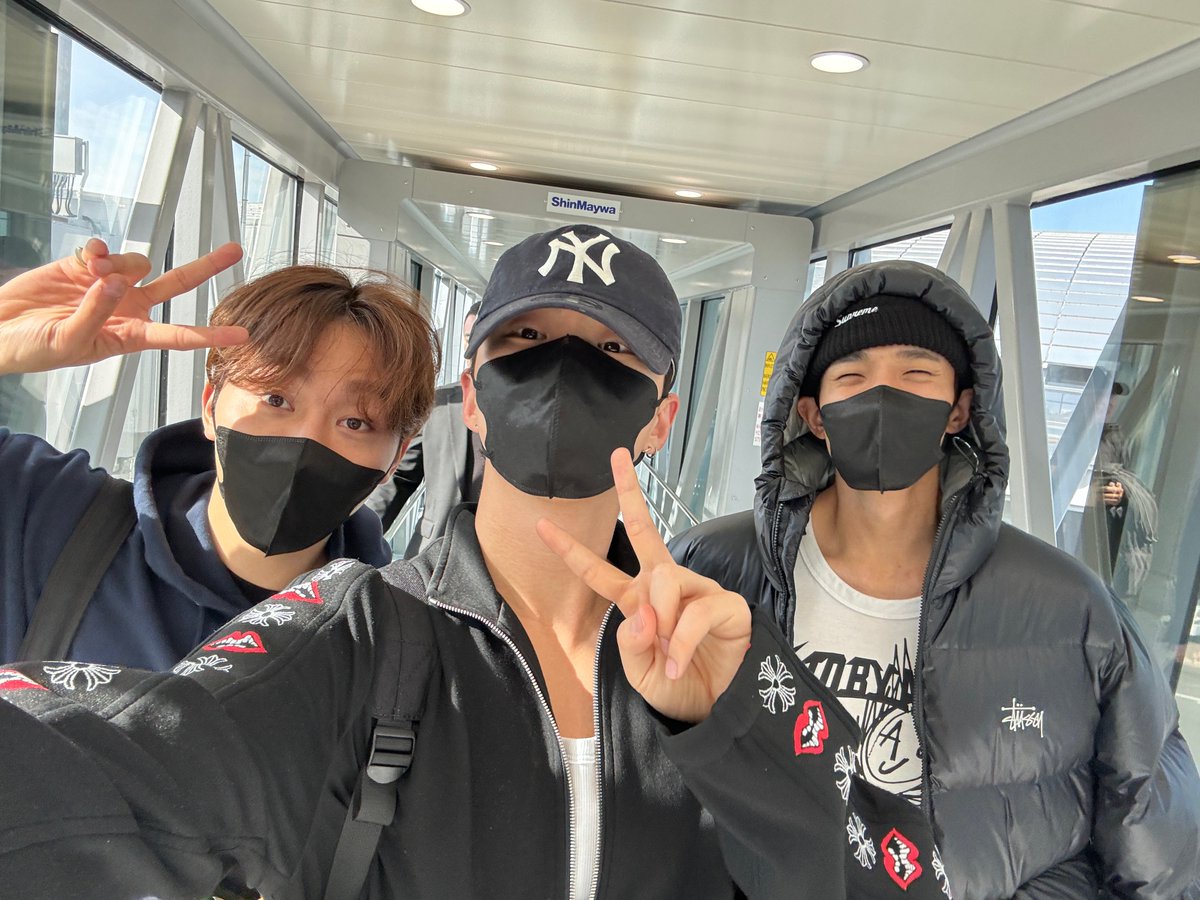sounds_of_cheol's tweet photo. booseoksoon ✈️🖤 https://t.co/4iam3CGVP8