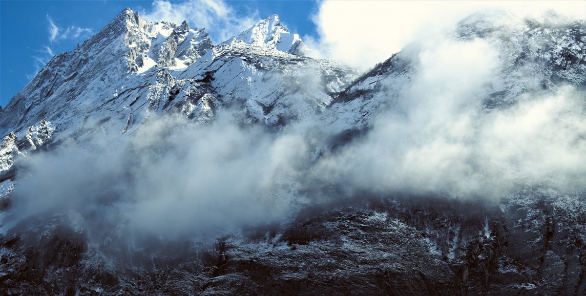 Glof2Pakistan's tweet photo. Happy Mountain Day!
#GLOF2Pakistan’s #ClimateAdaptation mechanisms aim at securing life in Pakistan’s Northern Areas, where mountains reign with their glaciated crowns, gleaming amidst the Earth’s versatile ecosystems.
#MountainsMatter #IMD2023
PC: Kashif Ali/UNDP Pakistan https://t.co/IcewDpA5Ro