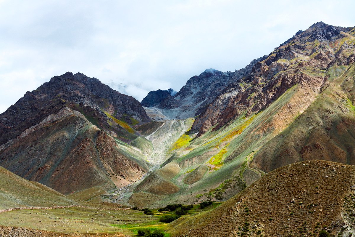 Glof2Pakistan's tweet photo. Happy Mountain Day!
#GLOF2Pakistan’s #ClimateAdaptation mechanisms aim at securing life in Pakistan’s Northern Areas, where mountains reign with their glaciated crowns, gleaming amidst the Earth’s versatile ecosystems.
#MountainsMatter #IMD2023
PC: Kashif Ali/UNDP Pakistan https://t.co/IcewDpA5Ro