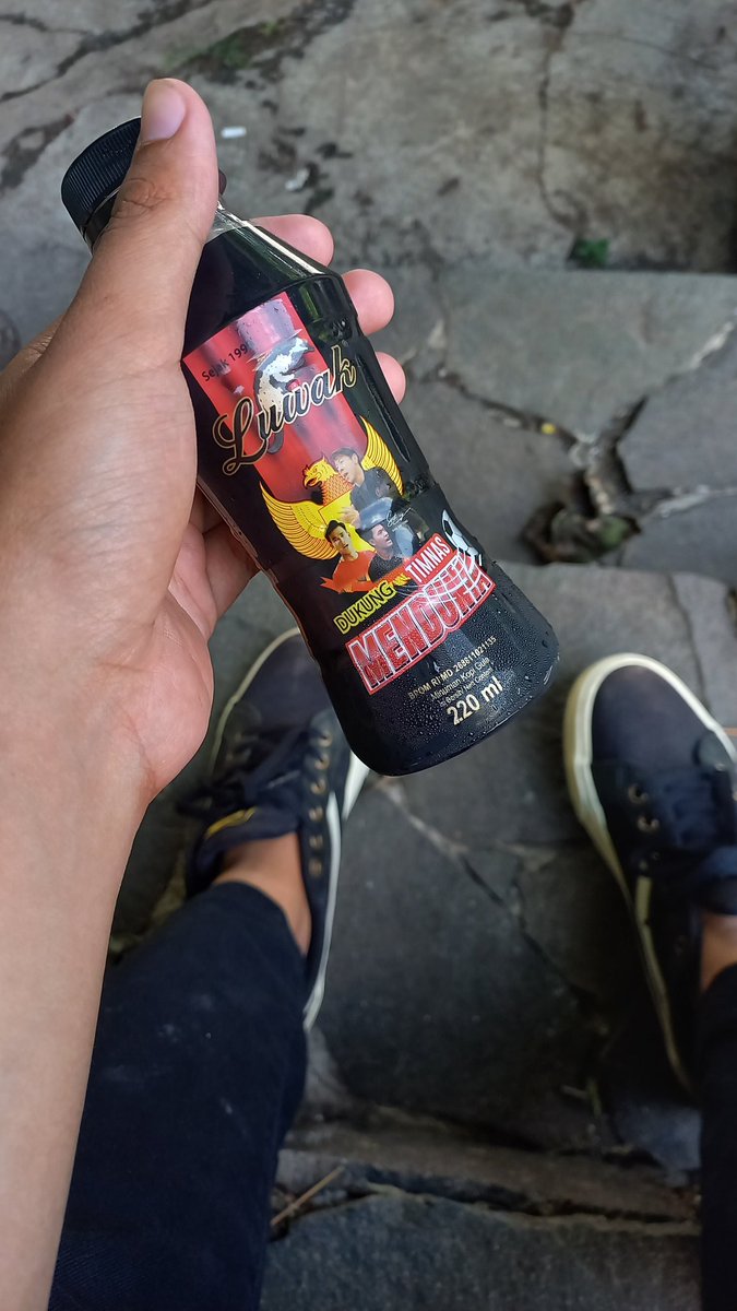 Masssamu's tweet photo. aku menikmati momen-momen ini, aku harap suasana ini berjalan cukup pelan https://t.co/cotBQTuQat