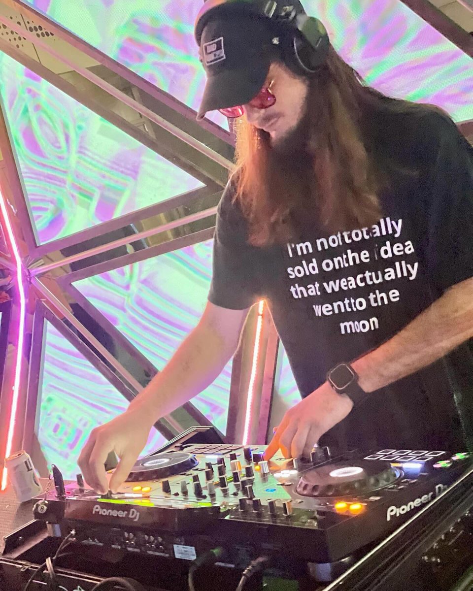 bad dancer tweet media