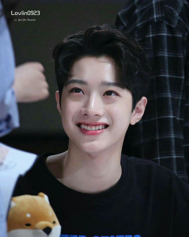 starfess's tweet photo. star kita sudah di era dimana kpopers gak tau lagi siapa itu Lai Guanlin:(  dia org tiongkok/china tpi dapat julukan it boy dari knetz lo, 2018 kebawah wattpd full fto dia wkwkw. fans bar nya heh gk ada yg lawan https://t.co/MKhVQyG4dQ