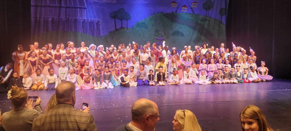 Congratulations to freshman Sophia Lococo for performing in Ballet 314’s production of the Nutcracker this weekend! 

Our kids shine in the classroom and on the stage!

#DHSPioneers