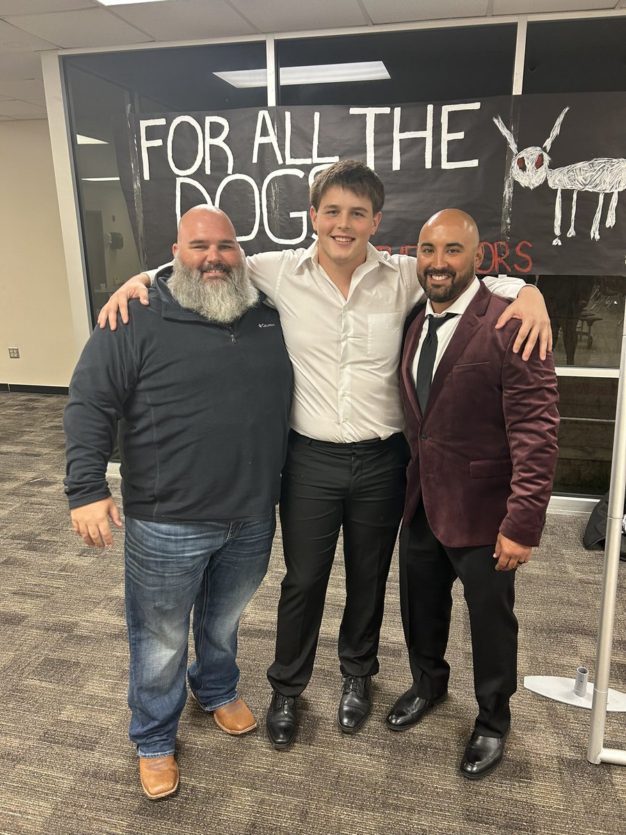 lamb_cade's tweet photo. Blessed and humbled to receive the Marvin Gray team MVP award. Appreciate all my coaches taking the time and effort to help me be the best version of myself. @CHS_Roughnecks @CoachJJohnson71 @coachpena1 @bubbaryanjr https://t.co/KQnjYKaUd3