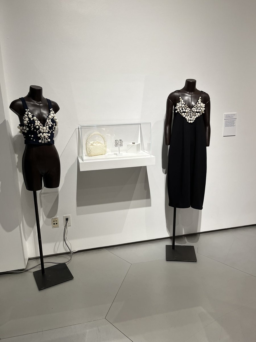 jawstudiony's tweet photo. Opening night of the Art, Design + AI exhibition by @parsonsdesign @TheNewSchool x LG AI Research. 

Featuring JAW STUDIO’s 3D printed fashion and jewelry, created using generative, computational design.  On view until January 5 2024. https://t.co/T1U3mkNryE