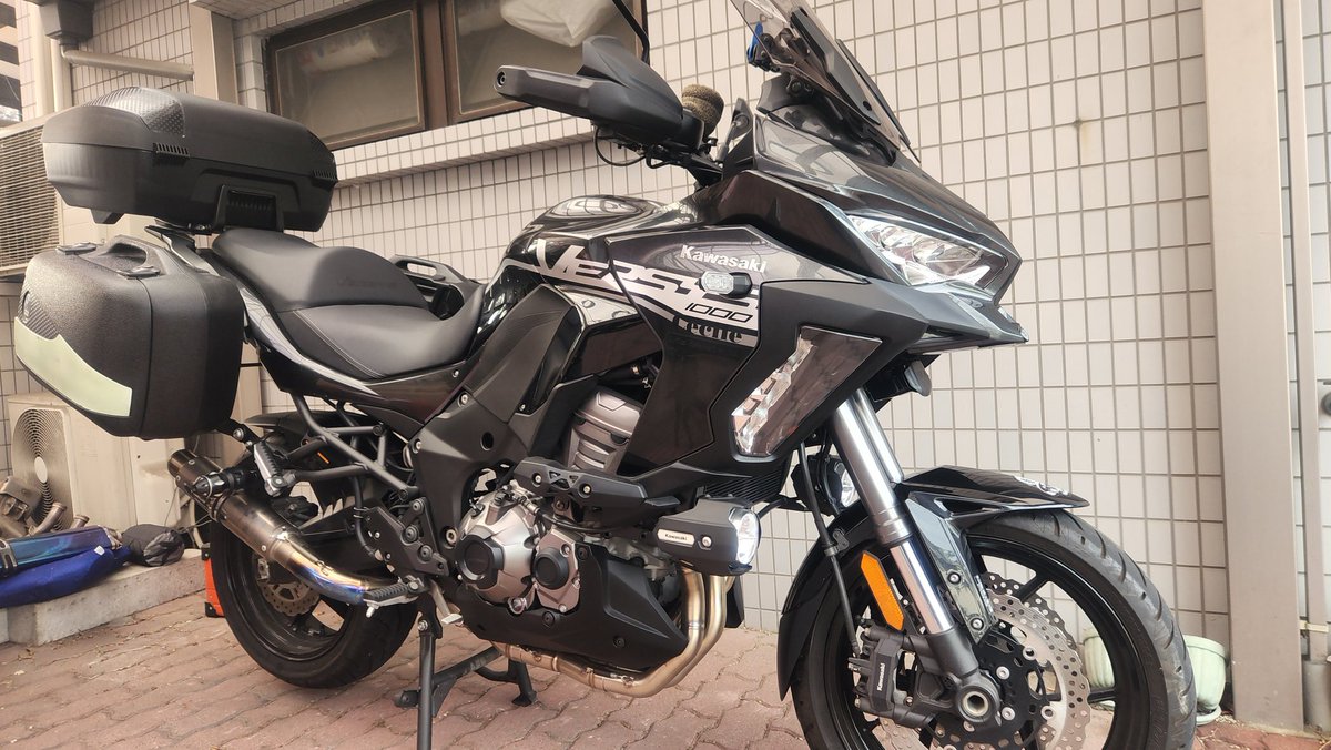 todojing's tweet photo. おヴェルシスをプレクサスとアダムスポリッシュで洗車。
やっぱりこの音はやり過ぎだよなぁ。 https://t.co/IecYZeIRmw