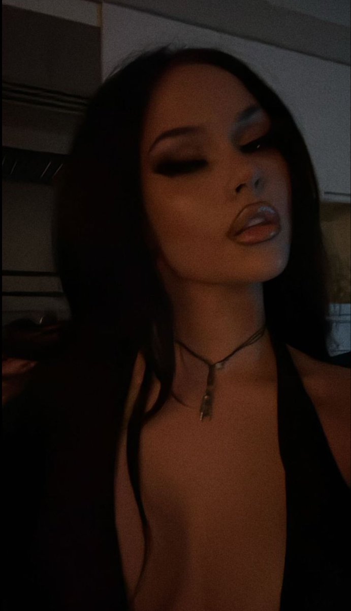 MaggieVault's tweet photo. Maggie via Instagram stories 
(Dec 9, 2023)

#MaggieLindemann #MaggieLindemannArchive 
@MaggieLindemann https://t.co/0ftYB9JYAx