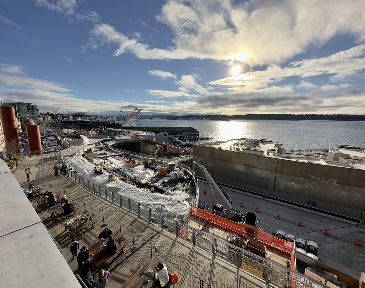 Perfect day for the Kraken to play. Puck drops at 6 o’clock. <a href="/SeattleKraken/">Seattle Kraken</a> <a href="/NWSSeattle/">NWS Seattle</a>