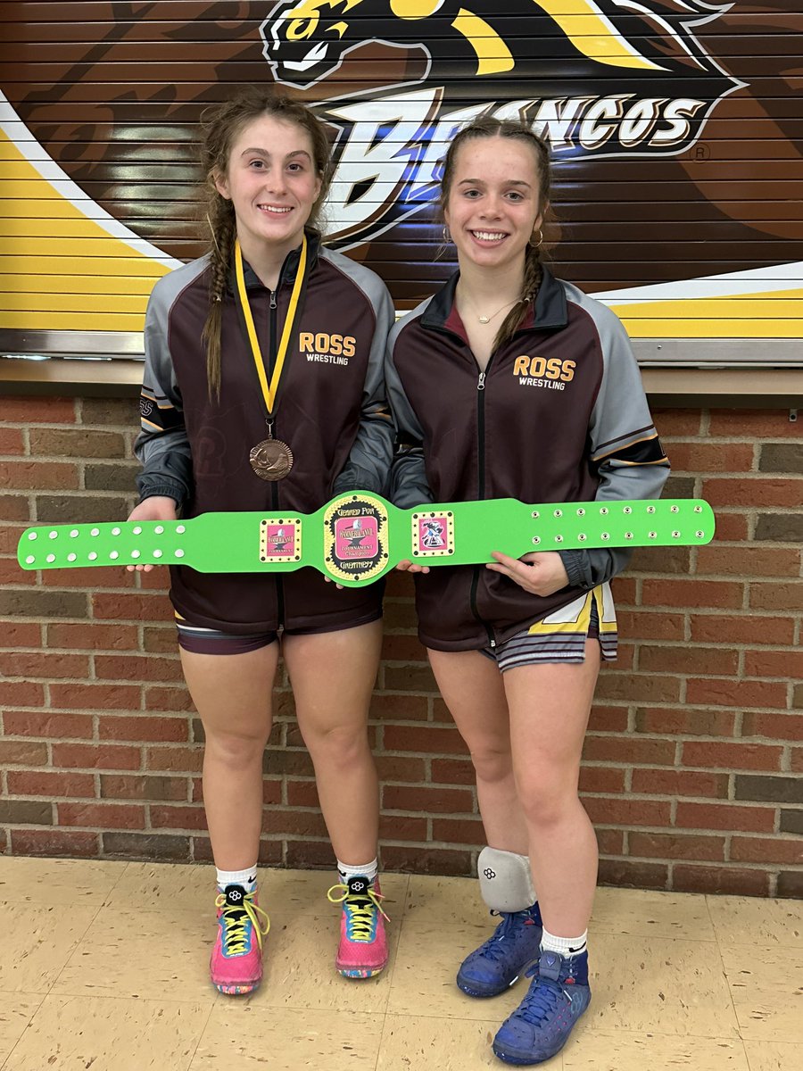 janaallendavis's tweet image. Ross girls with a great showing this weekend at the Western Brown Girls Hammer &amp;amp; Anvil tournament. Way to go @CarolineD2027 and @jcombs2008! Proud of you both. @RossWrestling