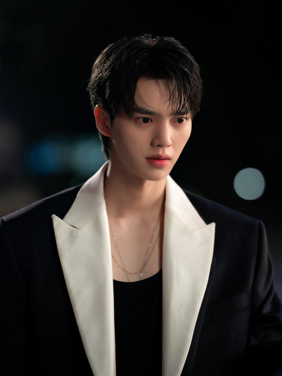 soongkaang's tweet photo. Stepping into the spotlight, I embody the essence of charisma, captured through the lens of theatrical brilliance. As the camera frames my presence, each click immortalizes a narrative of magnetism and charm.
https://t.co/tKZPEhiz4L