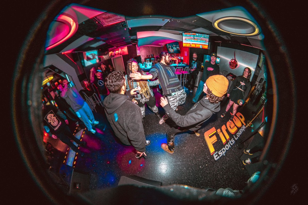 RuntimeDnb's tweet image. Come celebrate the holidays with the RUNTIME DNB Crew! @FireUpEsports 

This month we are featuring:

CALCULON &amp;amp; MC COLONEL 
THE CENOBITES
J.RAWTON
DIGIT
FORMLESS
BERKEY
#Flow &amp;amp; #Fire by MANTRALOCKED
𝑀𝑜𝓇𝑒 𝓉𝑜 𝒷𝑒 𝒜𝓃𝑜𝓊𝓃𝒸𝑒𝒹 ˖𖥔 ݁ ˖

#drumandbass #Sacamento #Roseville