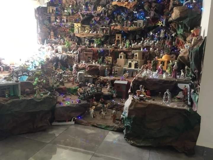 VenteDigo1's tweet photo. Mamá cálmense que solo era poner el pesebre, no recrear Ciudad Bolivar https://t.co/xh8byC18wR