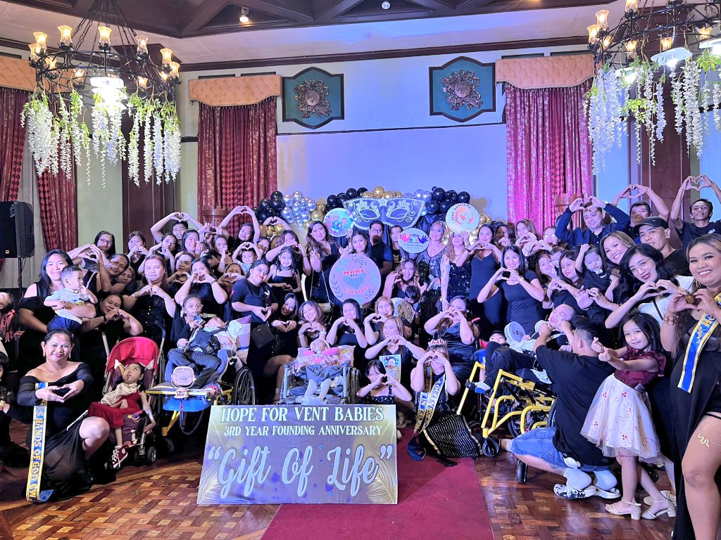 PlushiesForHope's tweet image. 12/11/2023

A masquerade ball inspired christmas and 3rd anniversary celebration of hope for vent babies 

42 vent and trache warriors were given christmas gifts and basic needs

Thank you sir Typhoon Haze for sponsoring the event. 🫶❤️

#HFVB
#PFH
#EAHH
#HOGCW
#VBPH